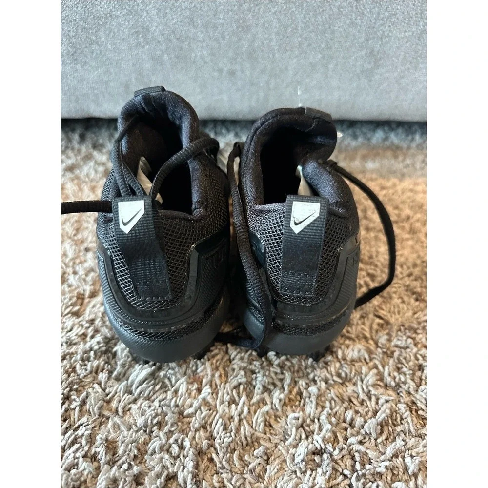 Nike Trout Youth Baseball Black Cleats - size 5.5